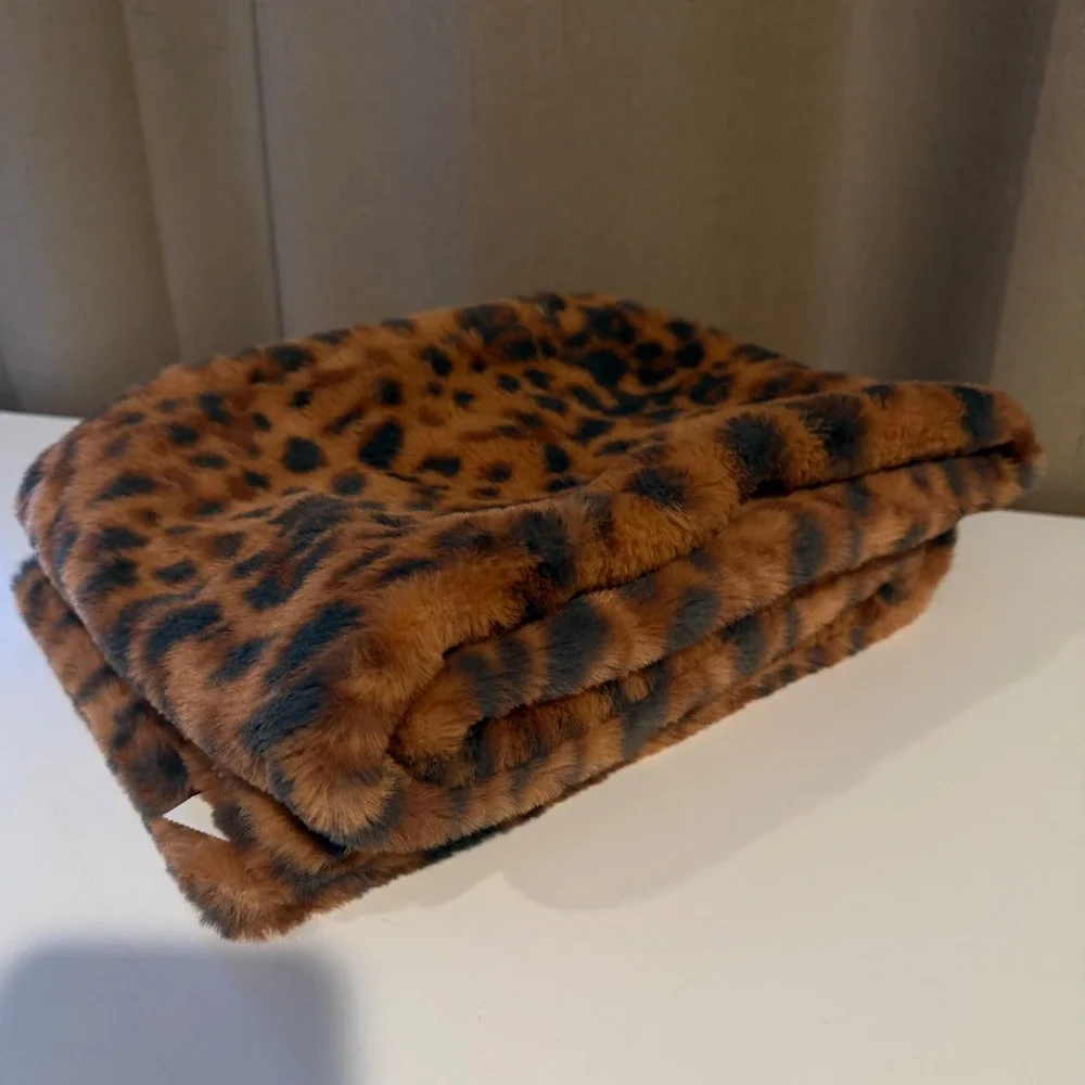 Aerie Leopard Print Faux Fur Scarf Ultra Soft Cozy Warm Women‎ One Size
